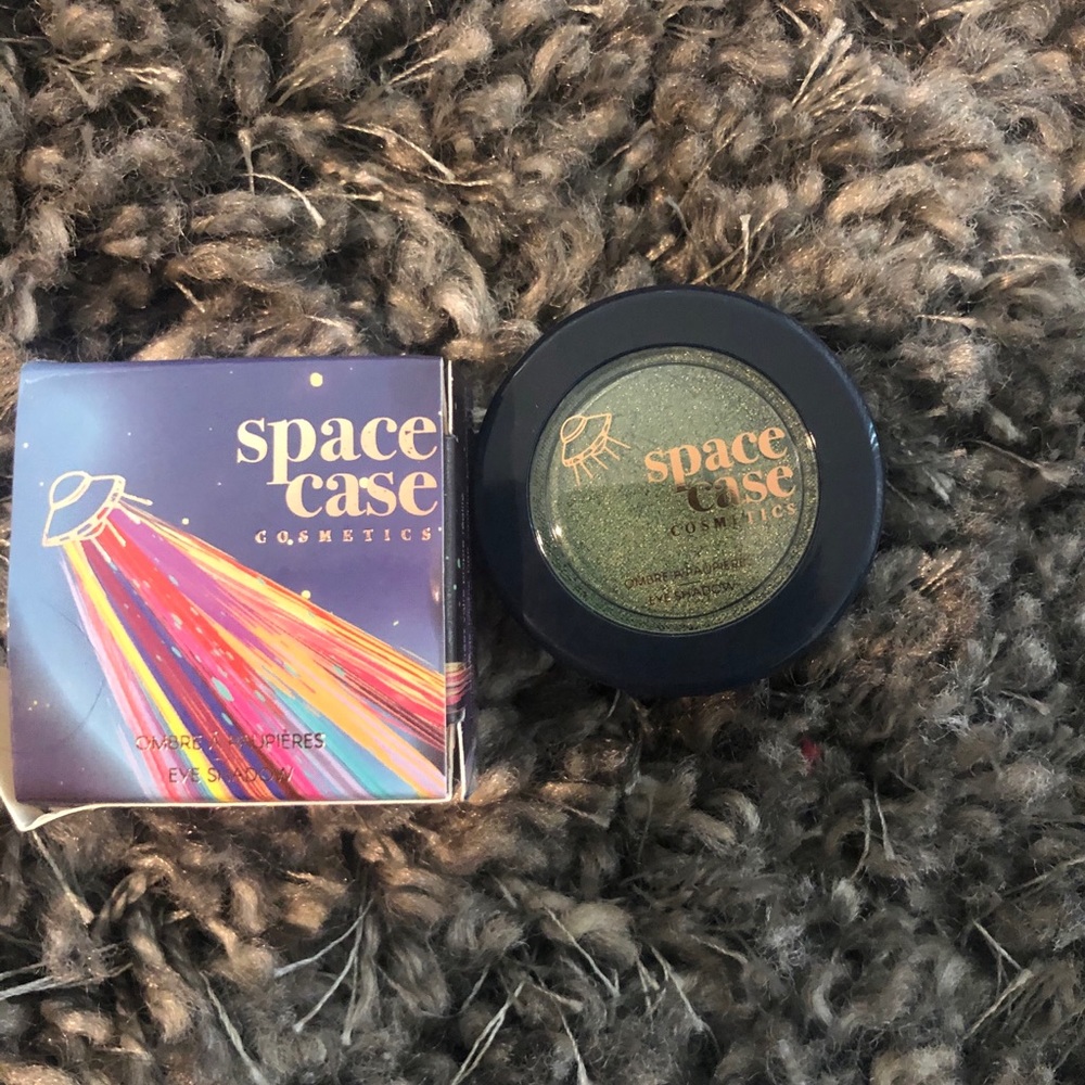 SPACE CASE COSMETICS - Picture 3 of 4
